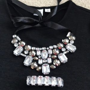 Necklace and bracelet set